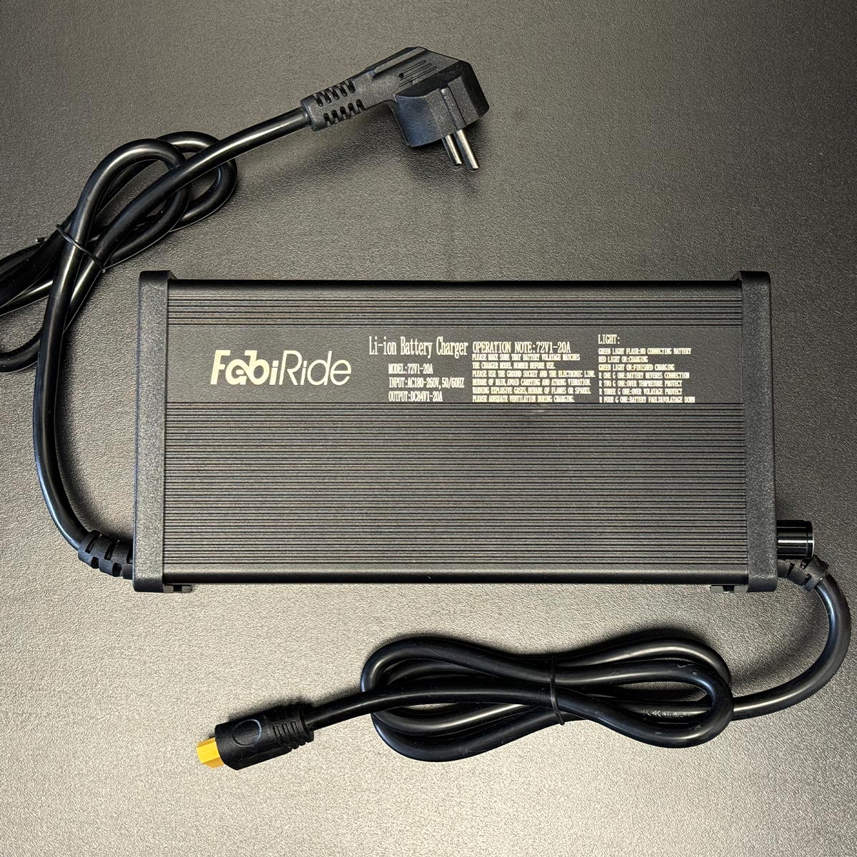 Įkroviklis 80V 20A reguliuojamas su LCD ekranu, rodančiu įtampą ir srovę, vaizdas iš priekio