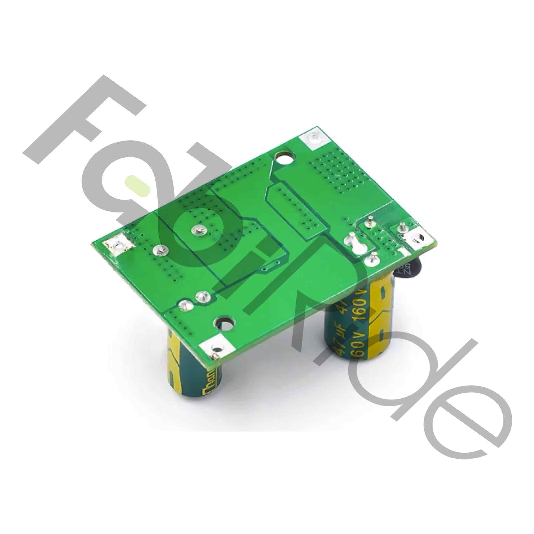 Kompaktes Gehäuse des 12V Spannungswandlers zur Montage neben dem Controller