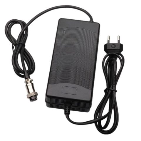 Chargeur 48V 3A avec ventilateur pour vélos électriques et trottinettes électriques