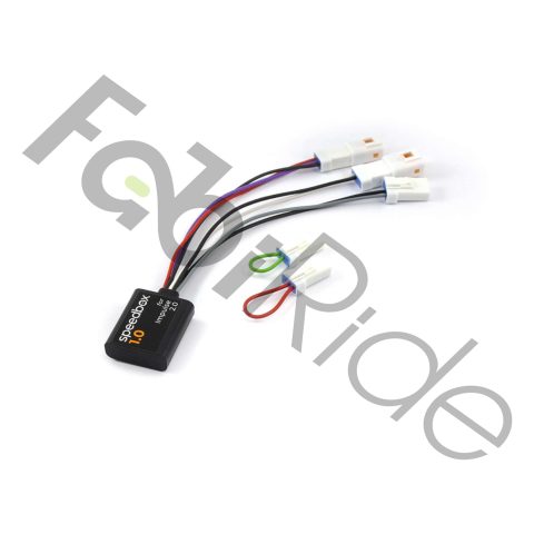 SpeedBox 1.0 Tuning Chip für Impulse 2.0 Mittelmotor mit grünem und rotem Kabel