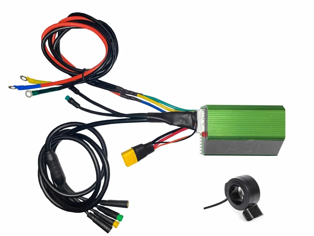ASI BAC855 INOKIM OX Controller Upgrade Kit: der Controller, der Kabelbaum für den OX per Plug and Play und das Daumengas