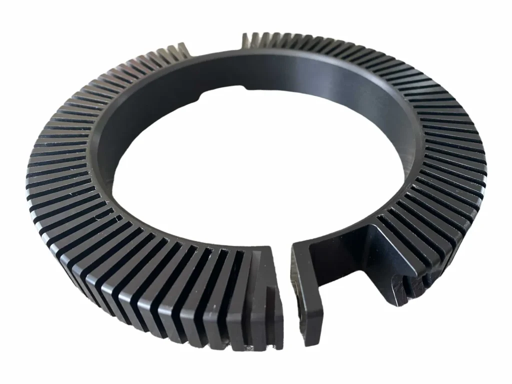 Motorkühler aus Aluminium in Schwarz für den Motor des INOKIM OXO