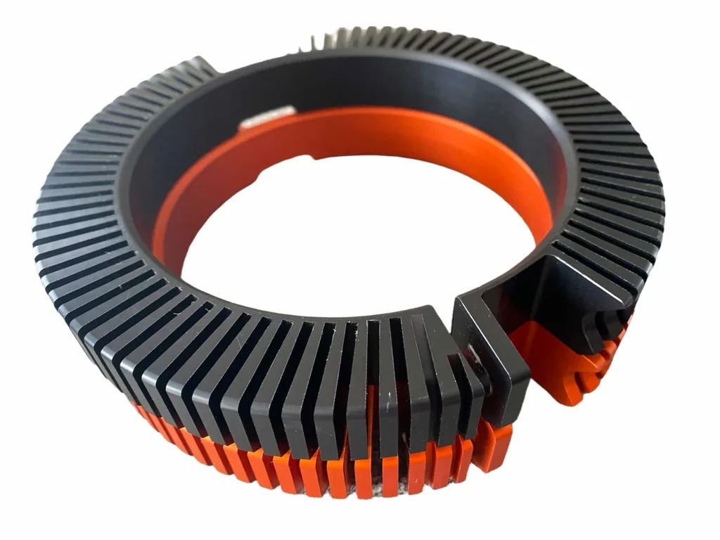 Motorkühler aus Aluminium für den INOKIM OXO in Schwarz und Orange